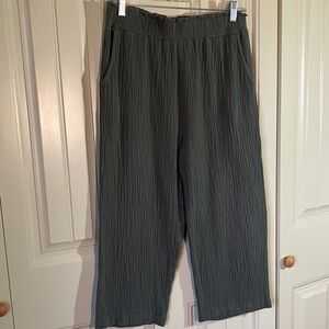 Wallflower Wide Leg Capris in Olive Green